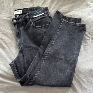 NWT Abercrombie Curve Love High Rise Mom Jean